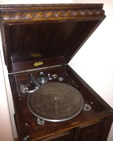 antique phonograph phonos records victrola victor brunswick vintage gramophone needles pathe columbia silvertone decca bluebird hand crank old